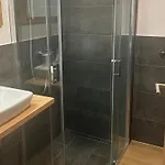 아파트 At The Lift In 조크버그