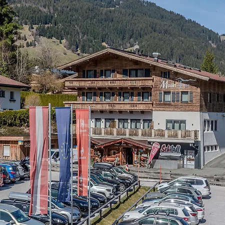 Daire At The Lift In